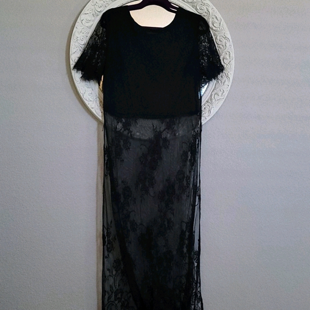 Crop top with long lace overlay.